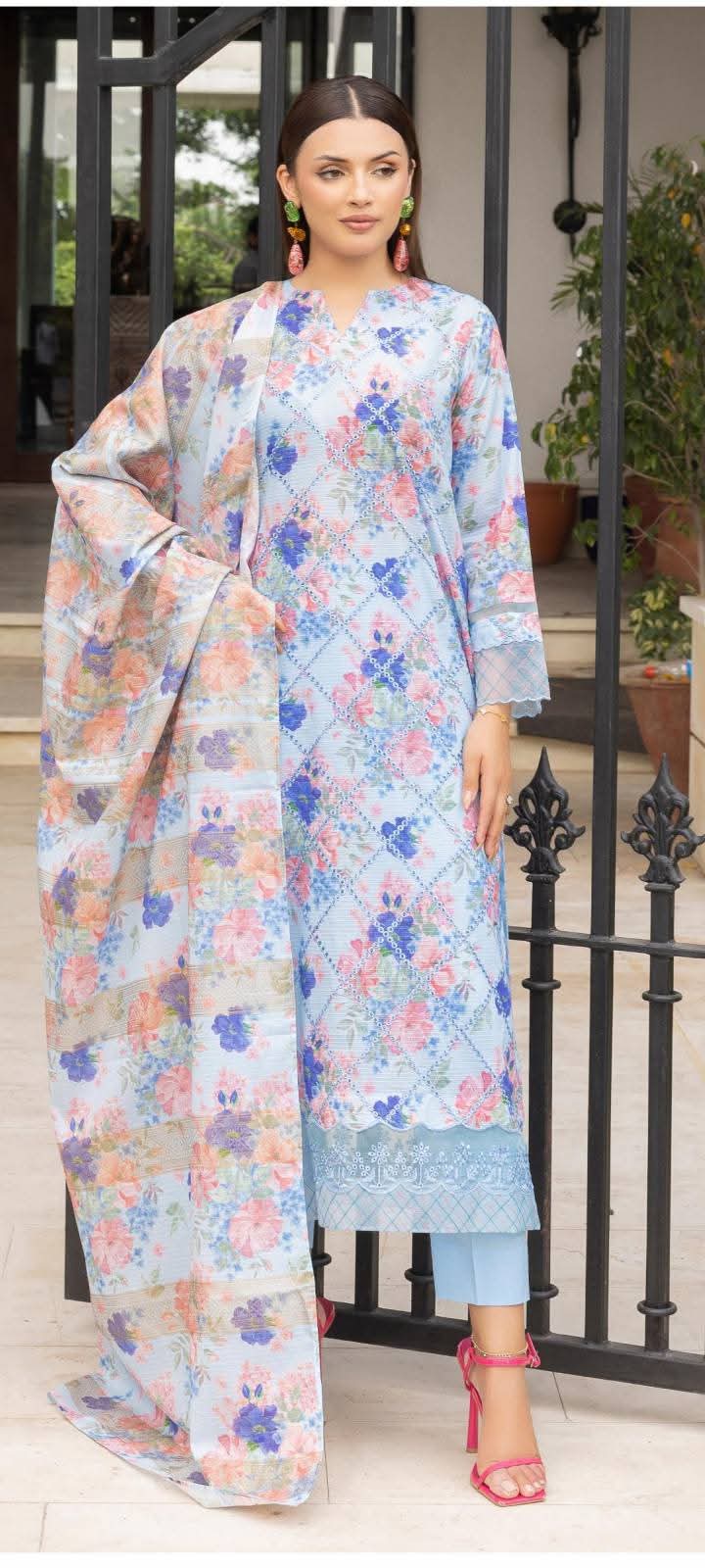 • GULJRR FAREEN – Discover the Beauty of True Pakistani Fabric - Image 4