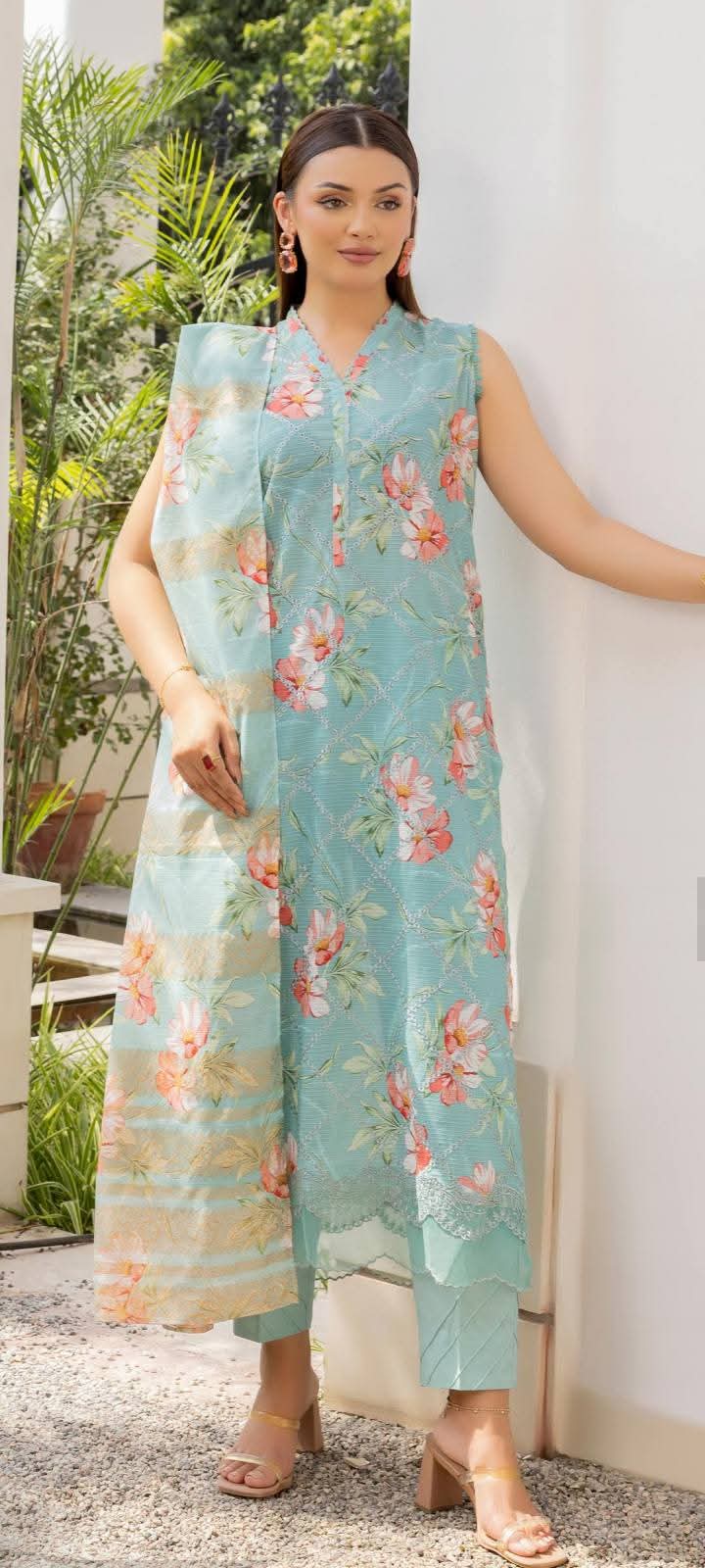 • GULJRR FAREEN – Elegance Woven in Every Thread