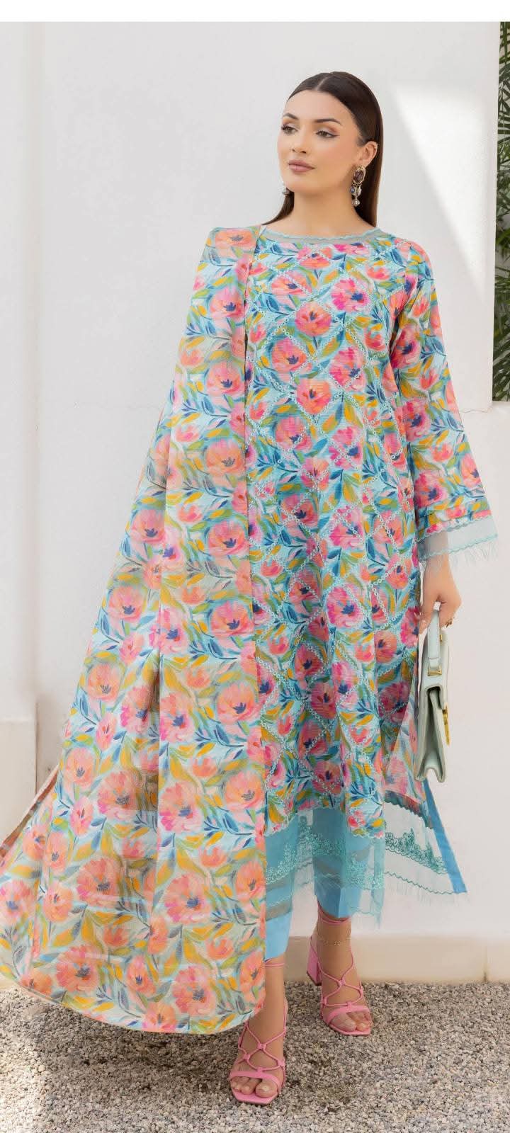 • GULJRR FAREEN – Experience True Pakistani Luxury